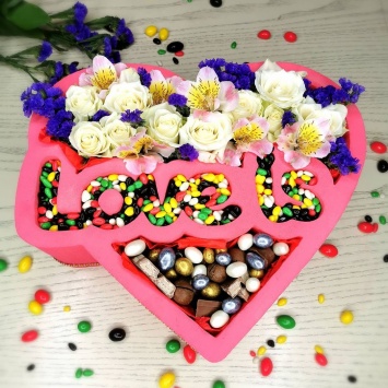сердце с цветами и конфетами