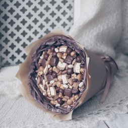 Букет "Мика" с шоколадными конфетами
